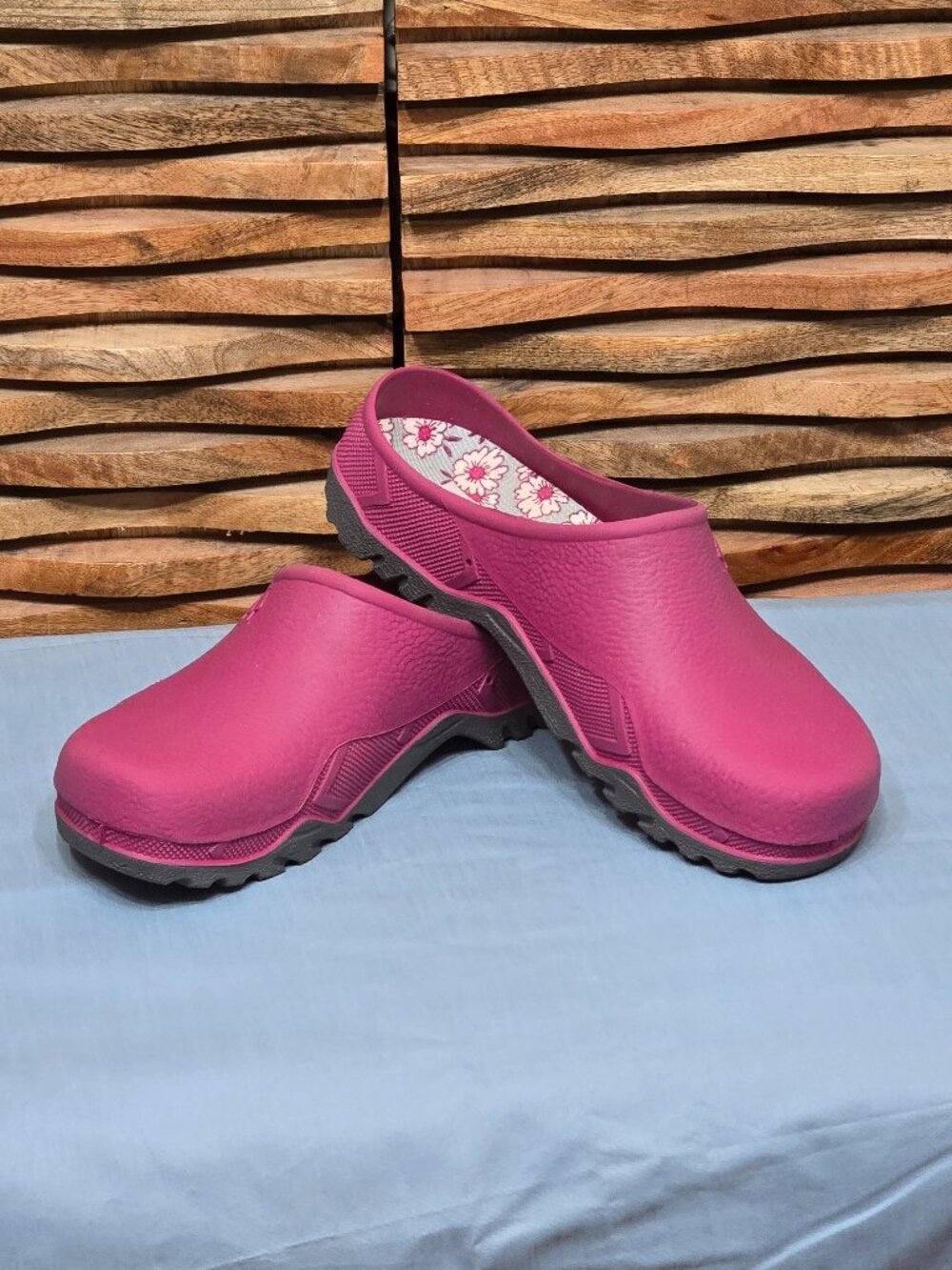NEW Garden Line Clogs for Garden, Yard, and Beach Activities Size 7-8